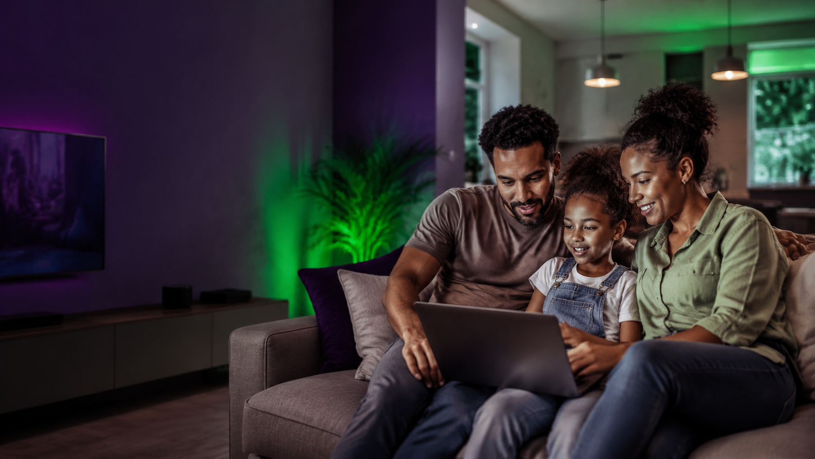 Família conectada com internet MyWeb